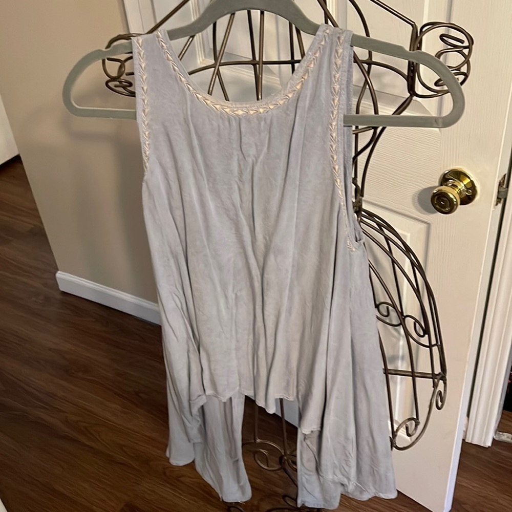 Cropped tank top with open back